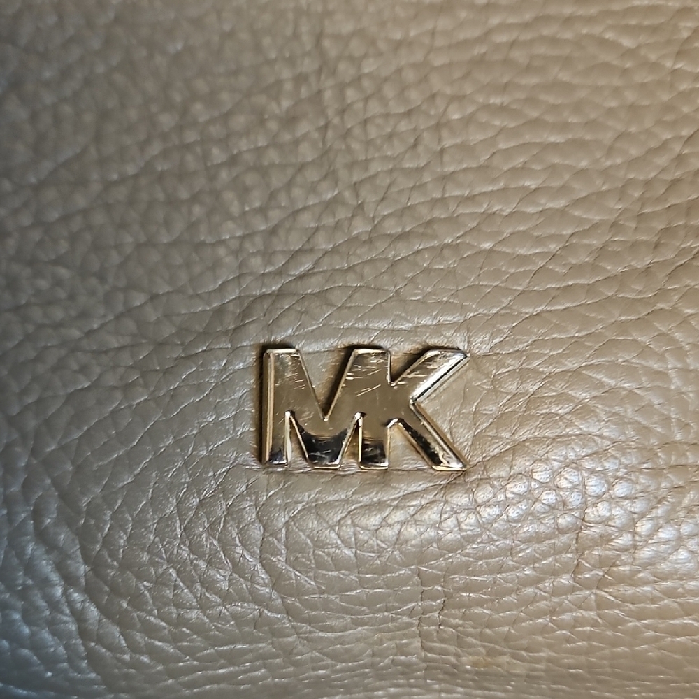 Michael Kors Junie Large Pebbled Leather Messenger Bag - Picture 7 of 16